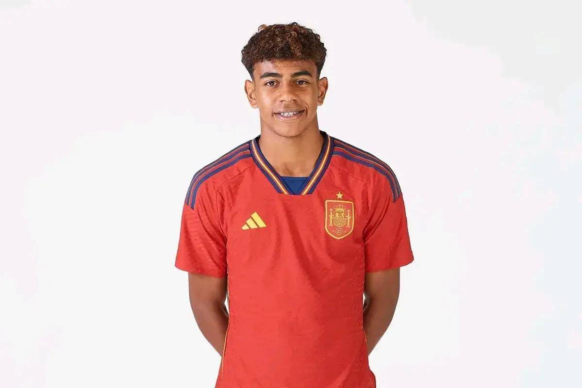 记者：西海岸外援戴维森返回巴西接受鼻梁手术，恢复期3个月